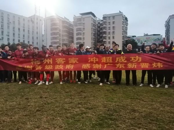 而毒液毫无反思之意，反而不断施展头槌让埃迪鼻血横流，;默契搭档疑似关系恶化